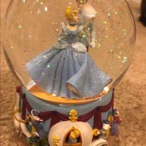 Enesco Disney Collectible Snow Globe!